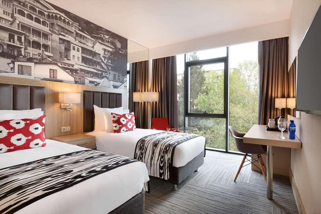 Ramada Encore Tiflis Habitación foto
